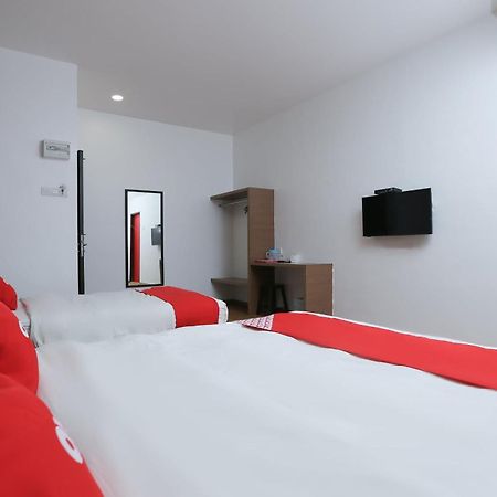 Oyo 89915 East Mount Hotel Kukup Zewnętrze zdjęcie