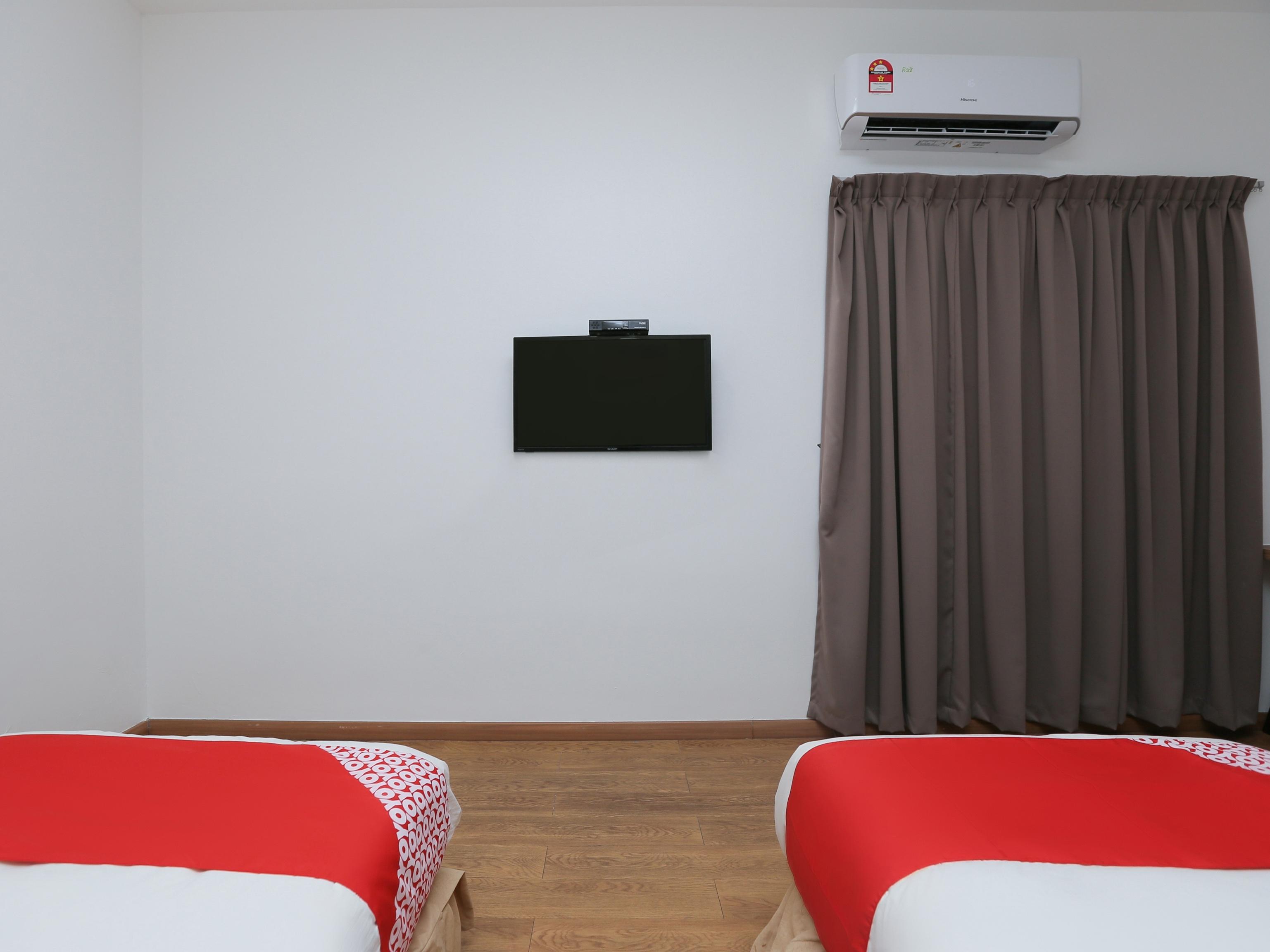 Oyo 89915 East Mount Hotel Kukup Zewnętrze zdjęcie