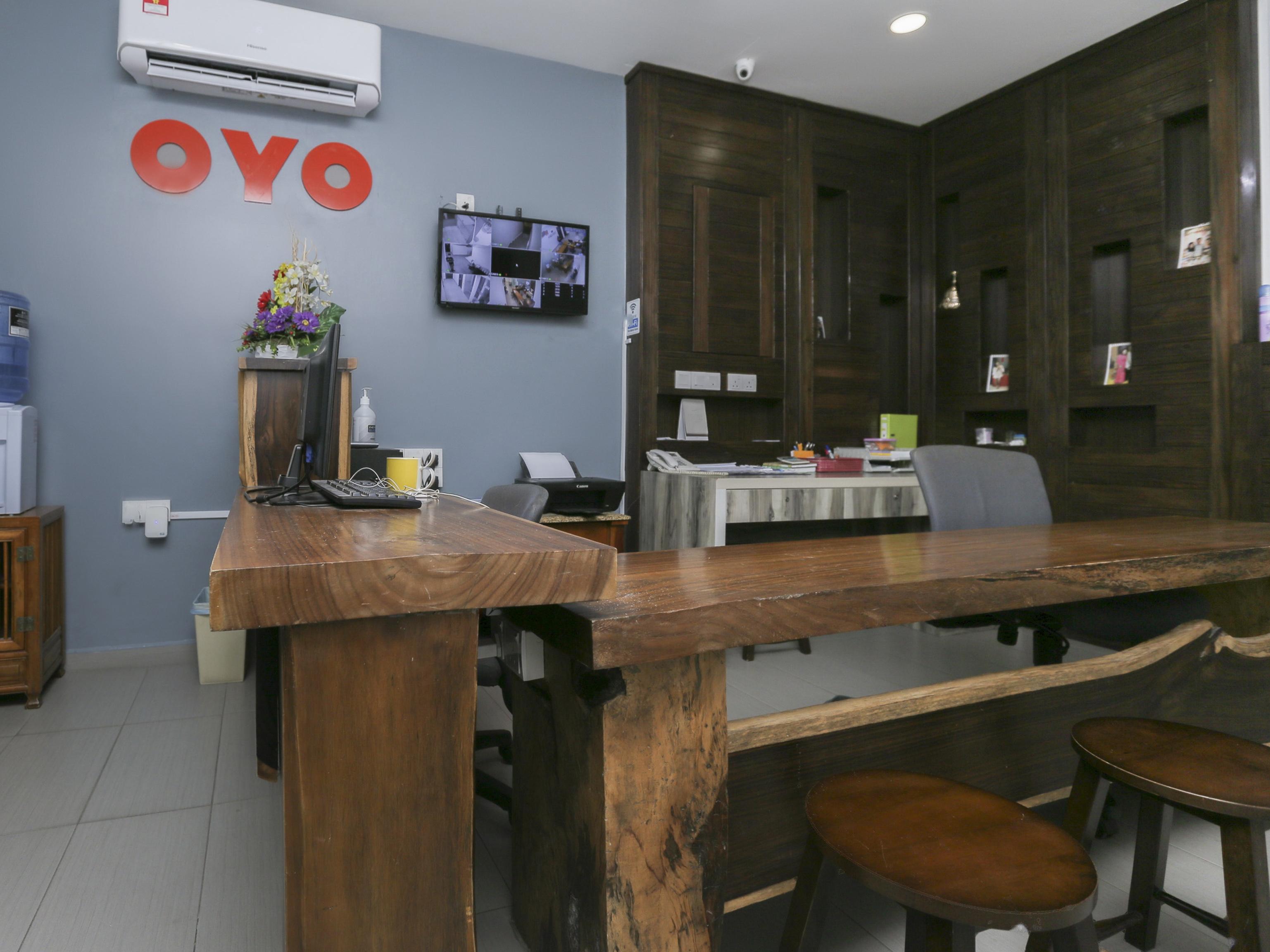 Oyo 89915 East Mount Hotel Kukup Zewnętrze zdjęcie