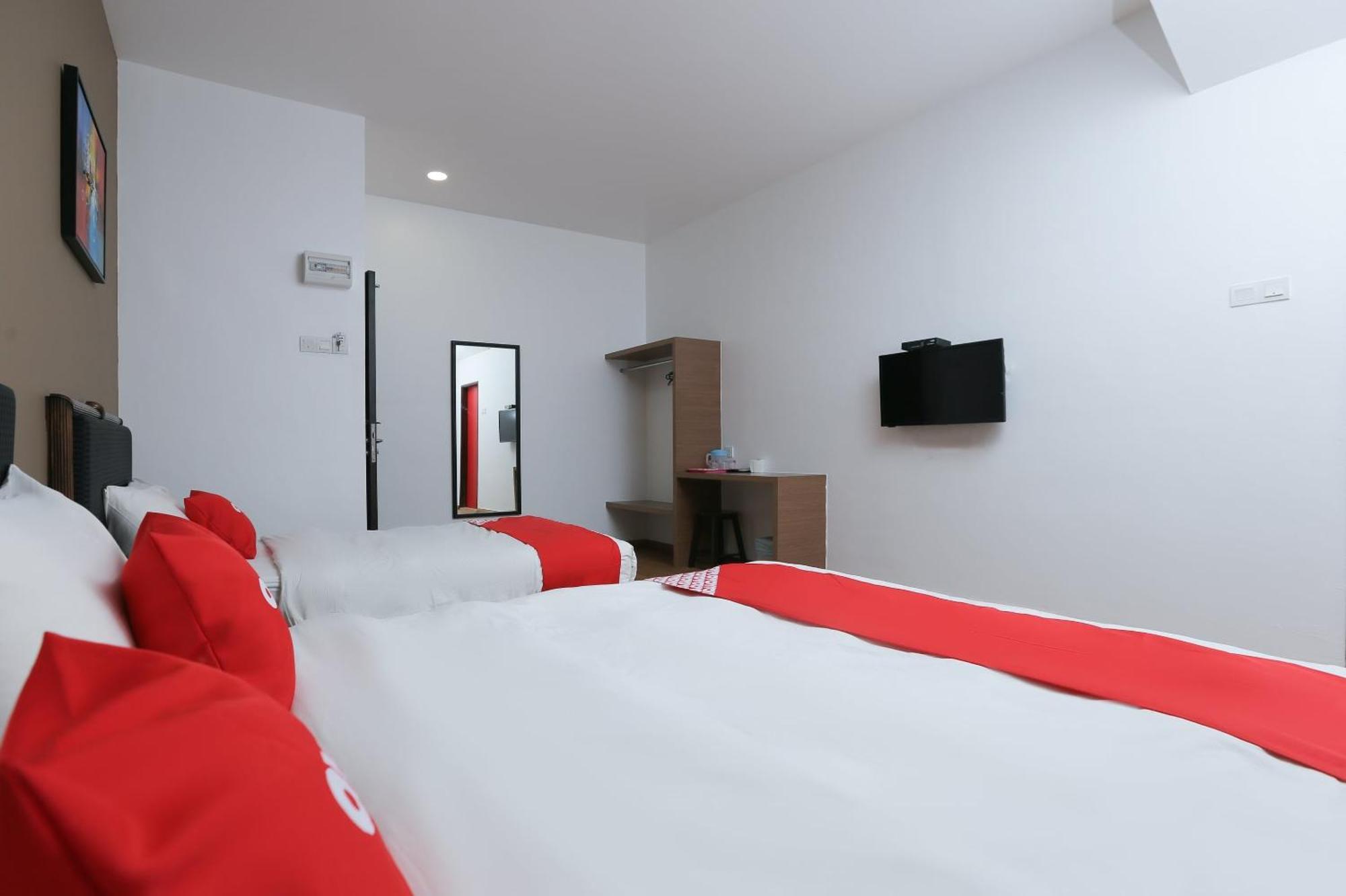 Oyo 89915 East Mount Hotel Kukup Zewnętrze zdjęcie