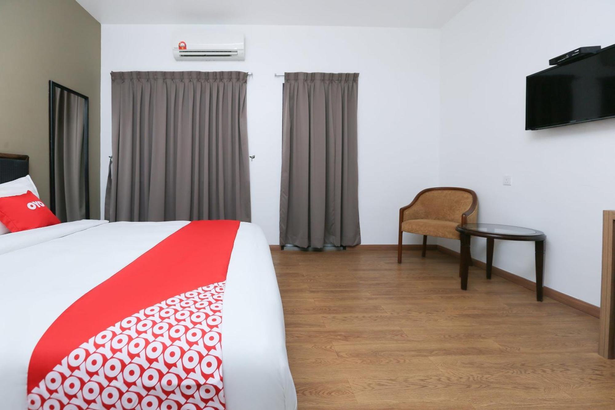 Oyo 89915 East Mount Hotel Kukup Zewnętrze zdjęcie
