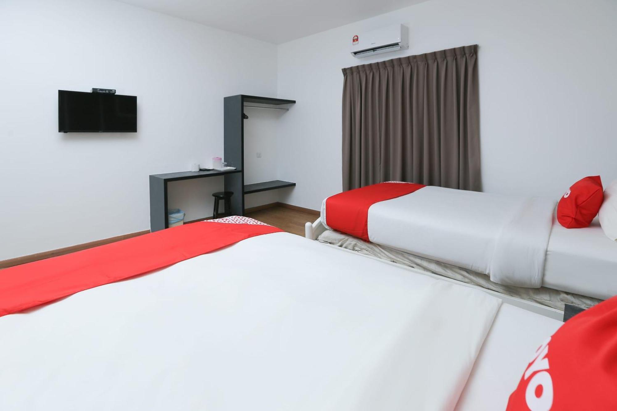 Oyo 89915 East Mount Hotel Kukup Zewnętrze zdjęcie