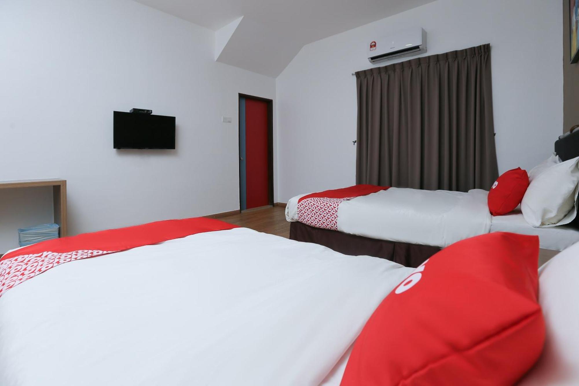 Oyo 89915 East Mount Hotel Kukup Zewnętrze zdjęcie