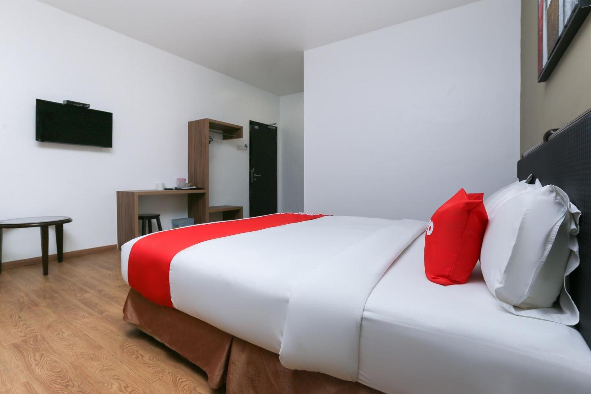 Oyo 89915 East Mount Hotel Kukup Zewnętrze zdjęcie
