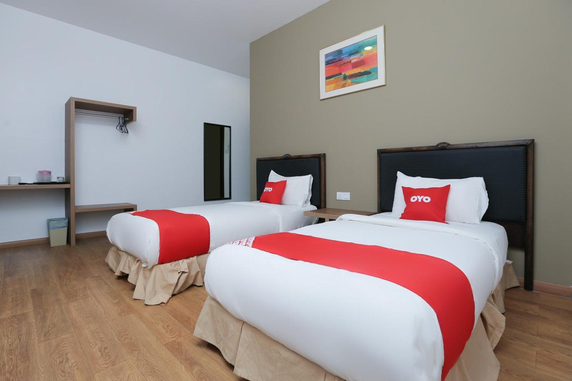 Oyo 89915 East Mount Hotel Kukup Zewnętrze zdjęcie