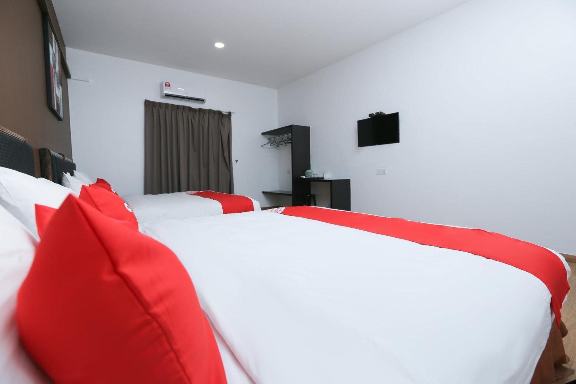Oyo 89915 East Mount Hotel Kukup Zewnętrze zdjęcie