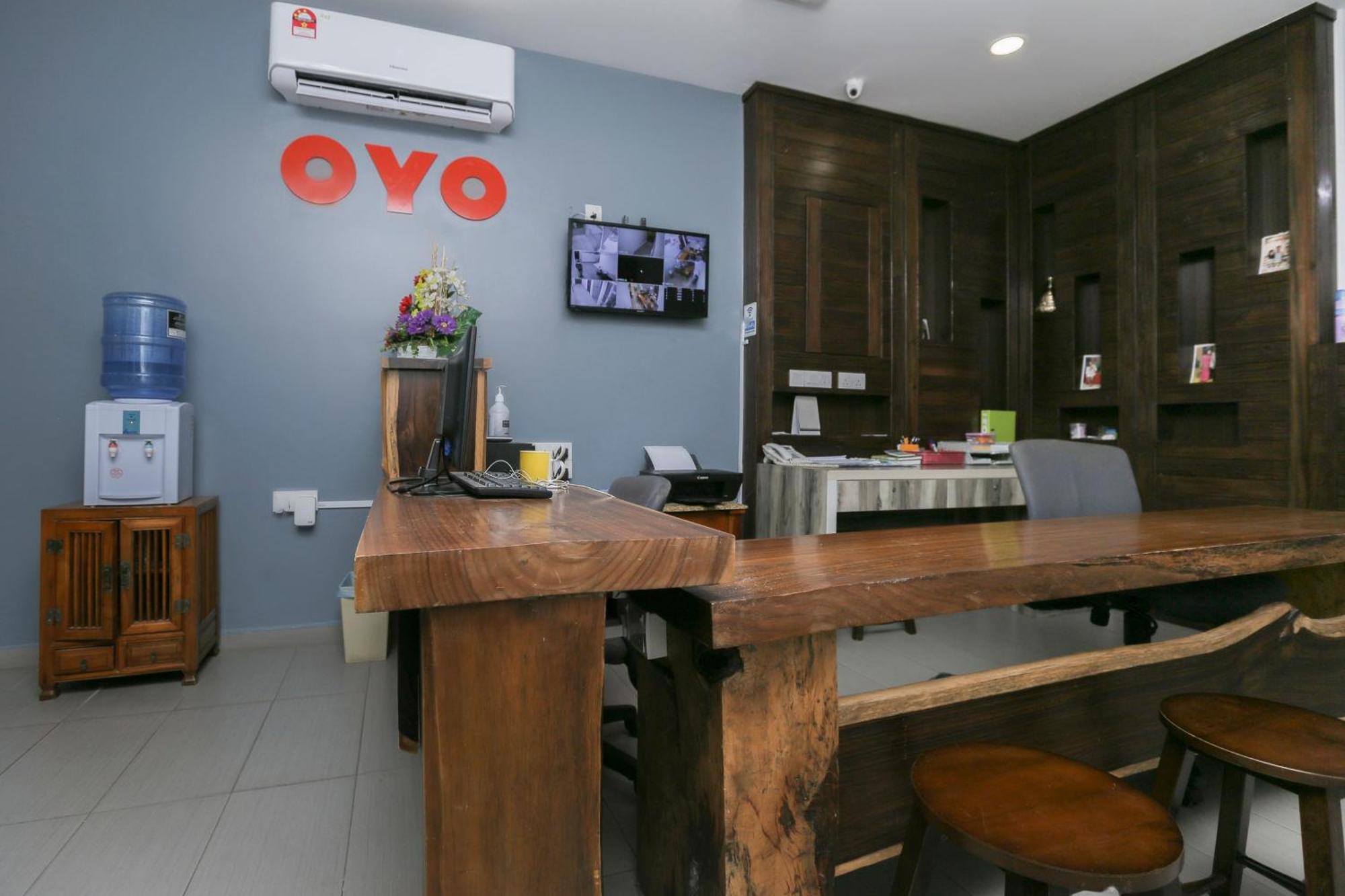 Oyo 89915 East Mount Hotel Kukup Zewnętrze zdjęcie