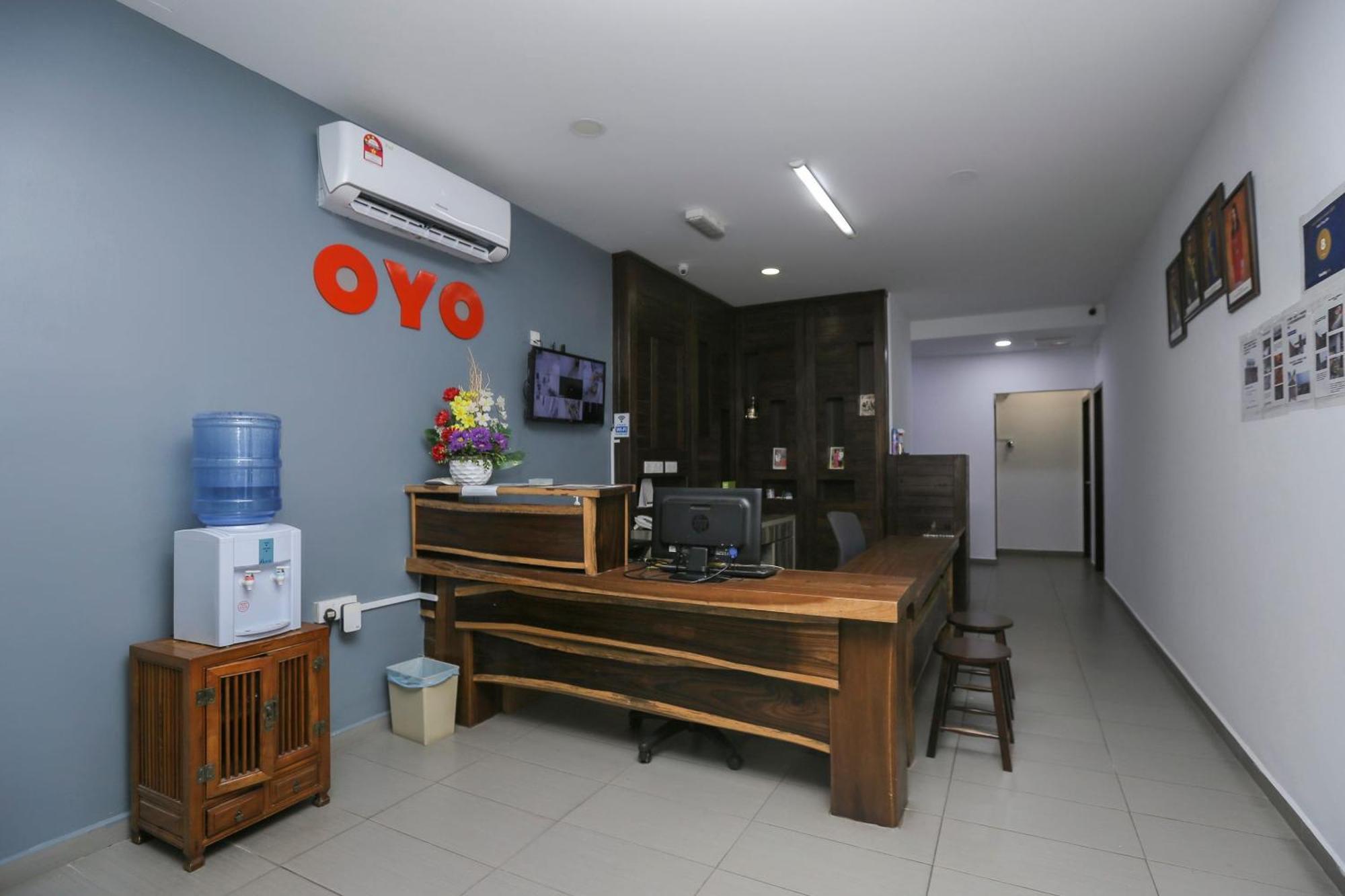 Oyo 89915 East Mount Hotel Kukup Zewnętrze zdjęcie