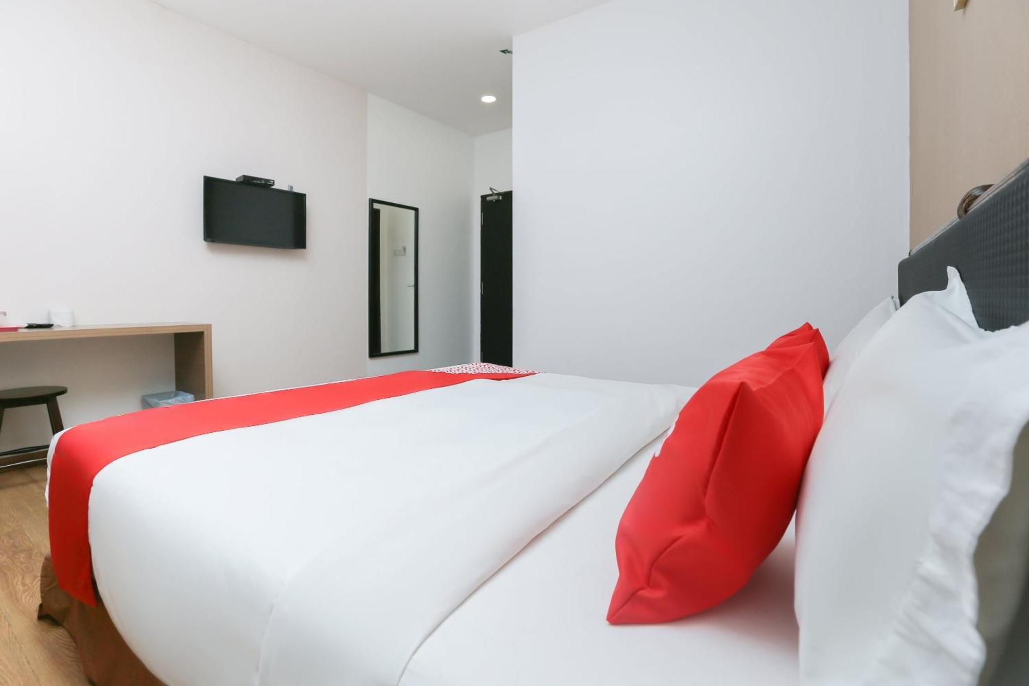 Oyo 89915 East Mount Hotel Kukup Zewnętrze zdjęcie