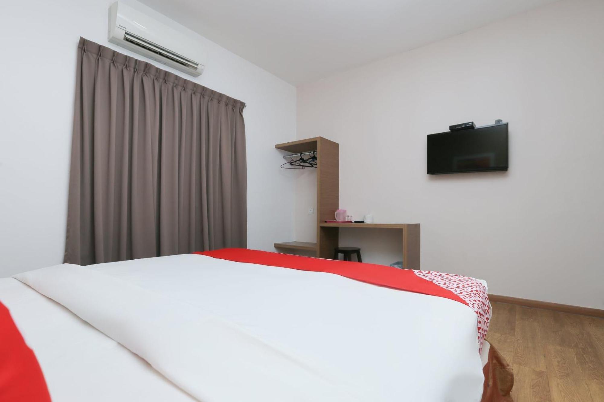 Oyo 89915 East Mount Hotel Kukup Zewnętrze zdjęcie
