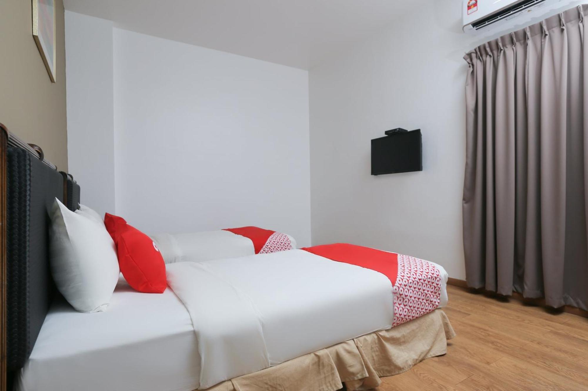 Oyo 89915 East Mount Hotel Kukup Zewnętrze zdjęcie