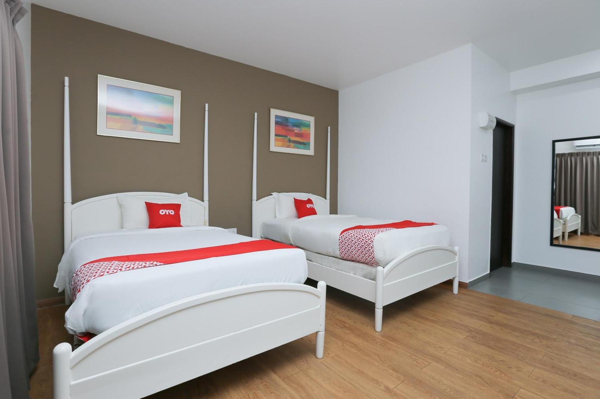 Oyo 89915 East Mount Hotel Kukup Zewnętrze zdjęcie