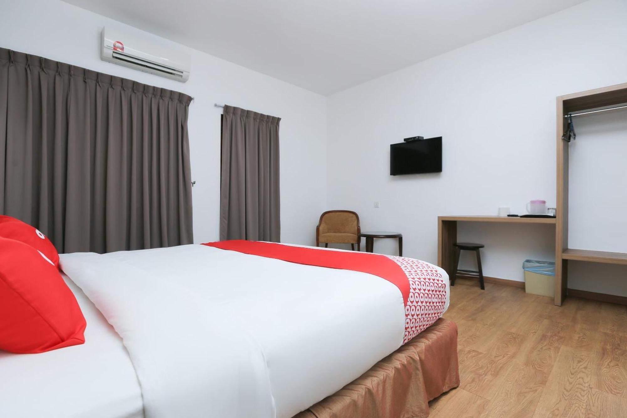 Oyo 89915 East Mount Hotel Kukup Zewnętrze zdjęcie