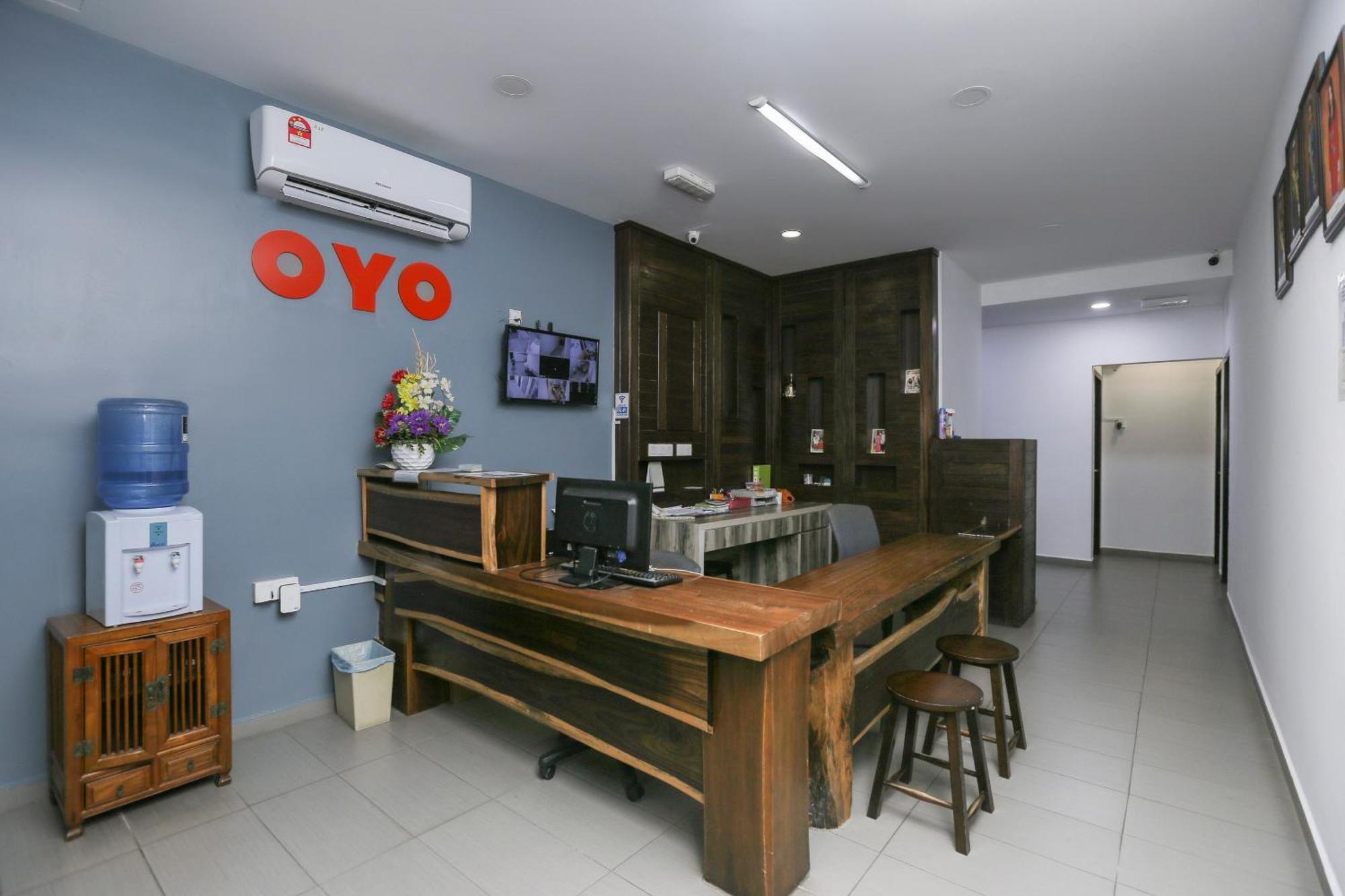 Oyo 89915 East Mount Hotel Kukup Zewnętrze zdjęcie