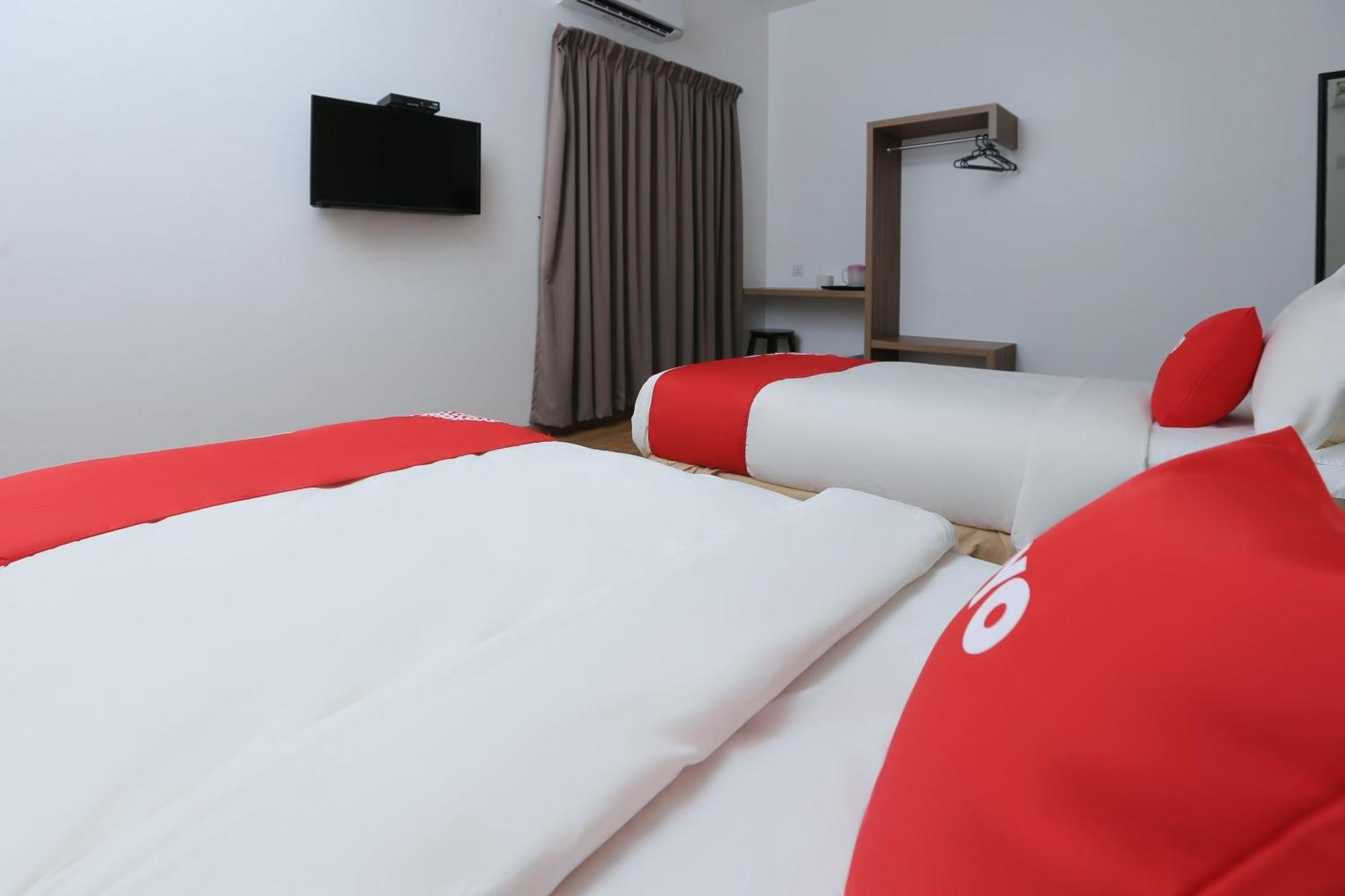 Oyo 89915 East Mount Hotel Kukup Zewnętrze zdjęcie