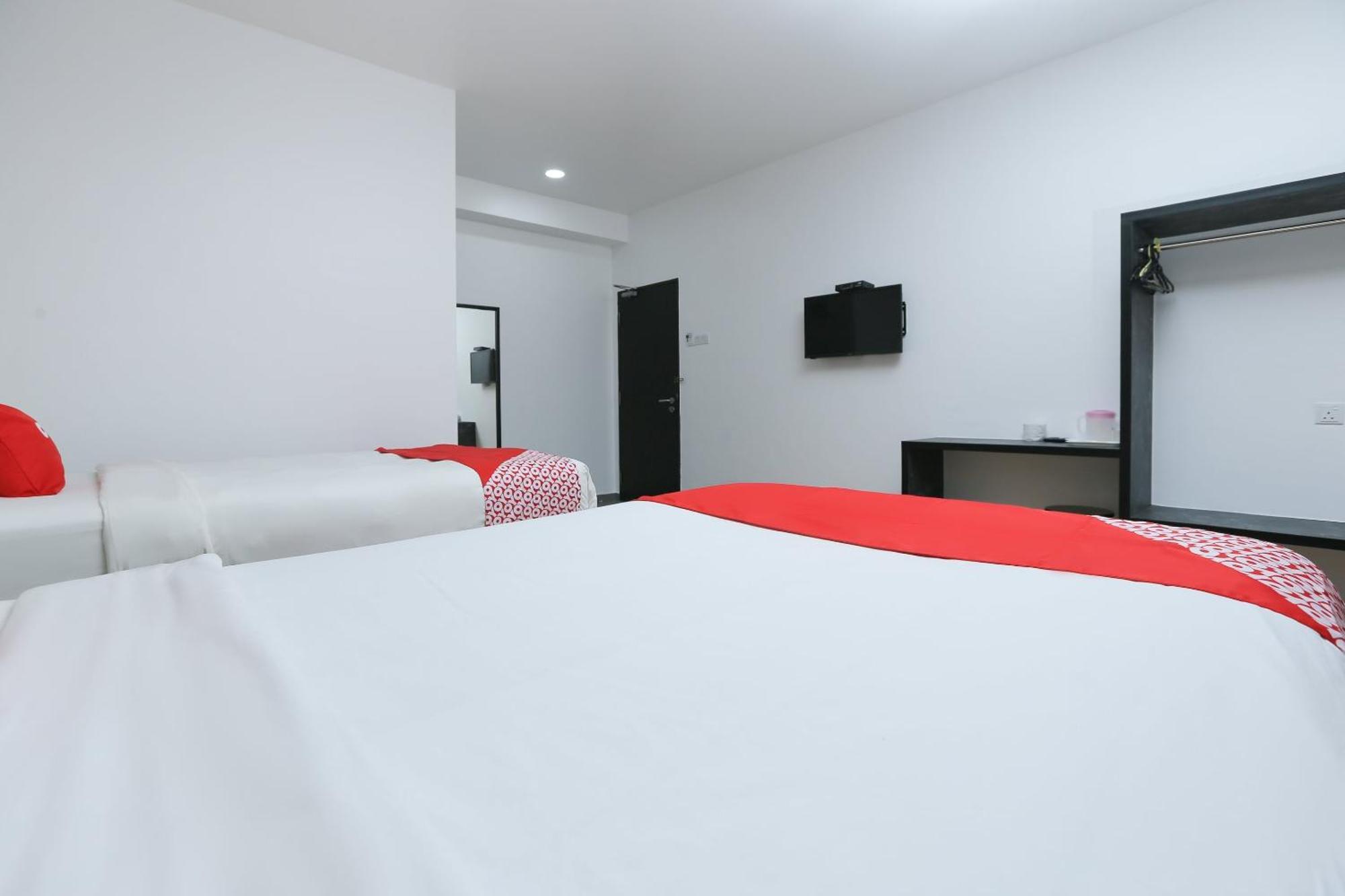 Oyo 89915 East Mount Hotel Kukup Zewnętrze zdjęcie